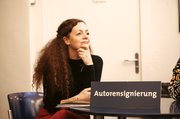 Und nach ihrer tollen Lesung: Shelly Kupferberg am Autor*innentisch!